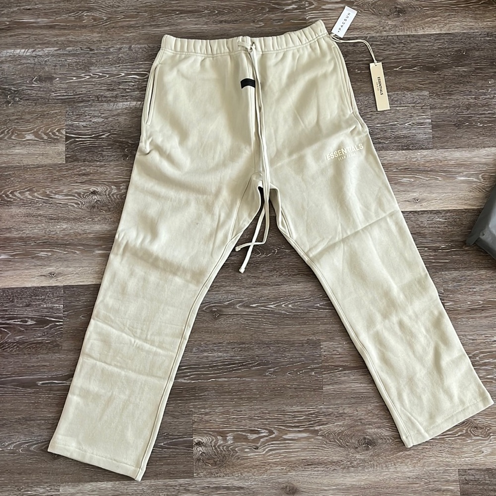 Essentials Sweatpants - Picture 1 of 3